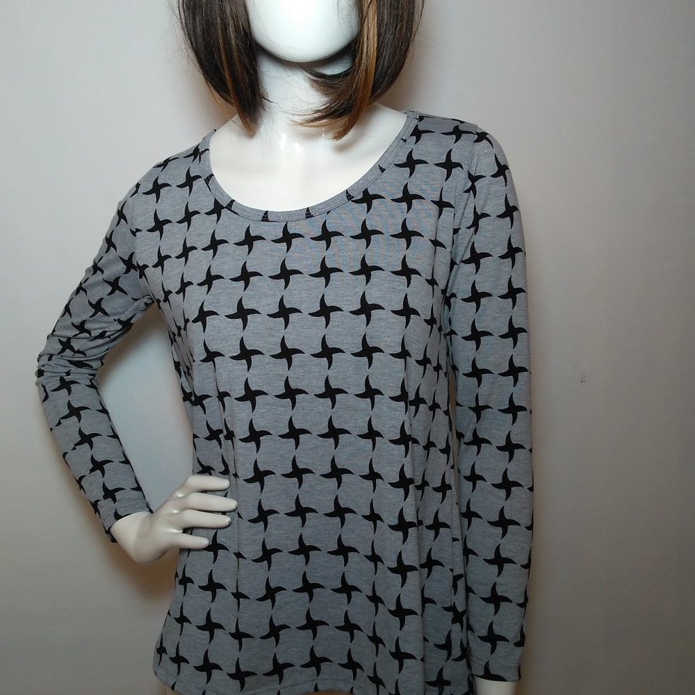 LulaRoe Lynnae  Long Sleeve top